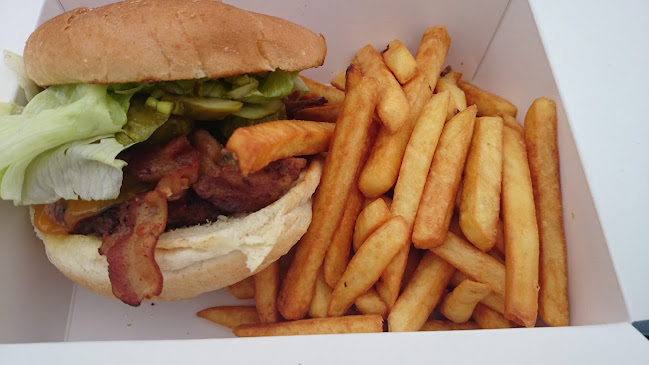 Fresh Kutz Market & Grill - Hospitality and gastronomy