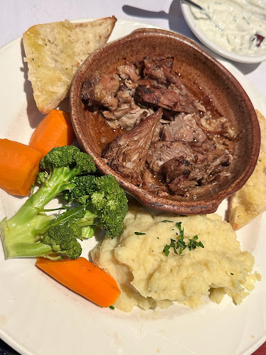 Yiannis Taverna Greek Restaurant - Hospitality and gastronomy