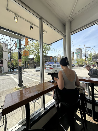 849 Denman St, Vancouver, BC V6G 2L9