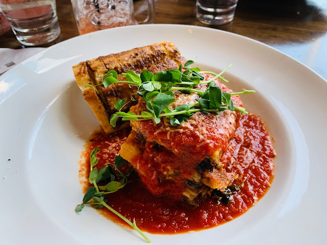 Opinii despre The Parlour Italian Kitchen & Bar în Edmonton - Hospitality and gastronomy