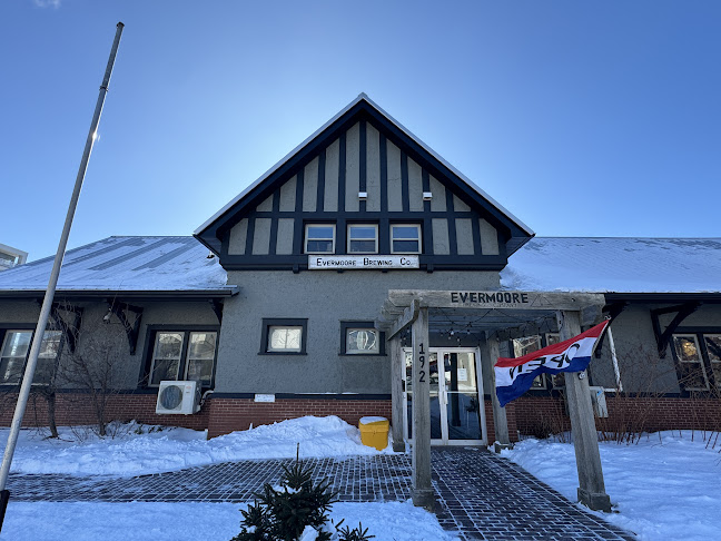 Evermoore: Island Dining & Brewing - Hospitality and gastronomy