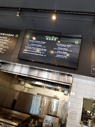 7241 Bathurst St, Thornhill, ON L4J 3W1