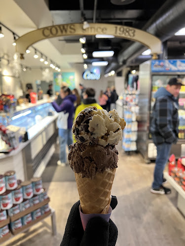 Opinii despre COWS Whistler în Whistler - Hospitality and gastronomy