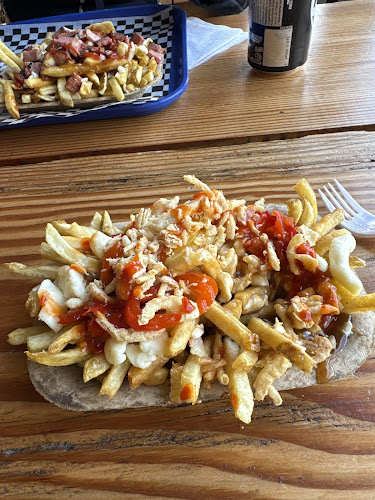 L'Authentique Poutine and Burgers - Hospitality and gastronomy