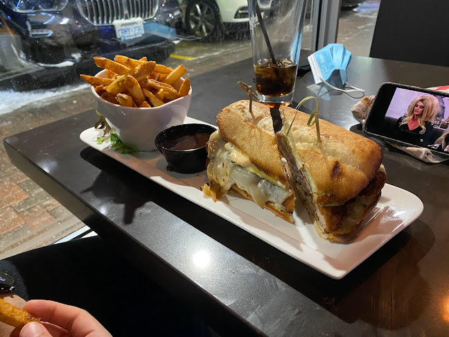 Opinii despre Wickie's Pub And Restaurant (Grove Location) în Barrie - Hospitality and gastronomy