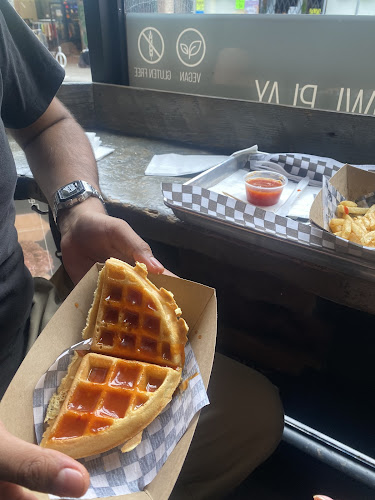 79 Kensington Ave, Toronto, ON M5T 2K2