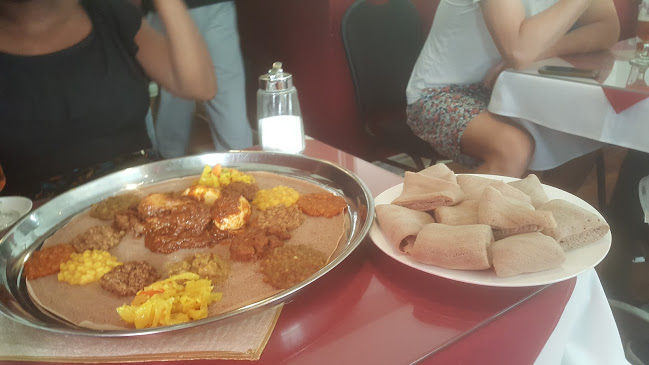 99 Montréal Rd, Vanier, ON K1L 6E8