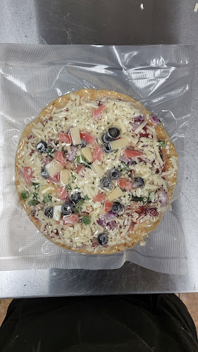 Opinii despre Halfmoon pizzeria în Kelowna - Hospitality and gastronomy