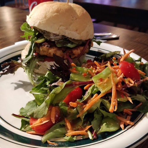 64 Niagara St, Welland, ON L3C 1E3