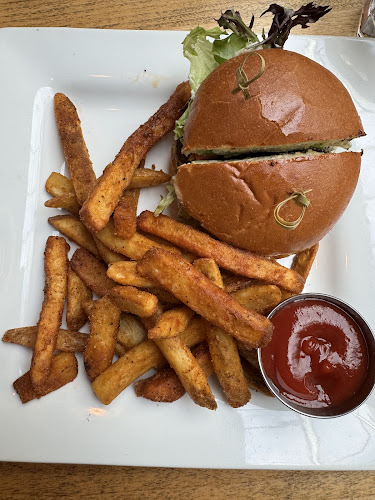 999 Marine Dr, North Vancouver, BC V7P 1S4