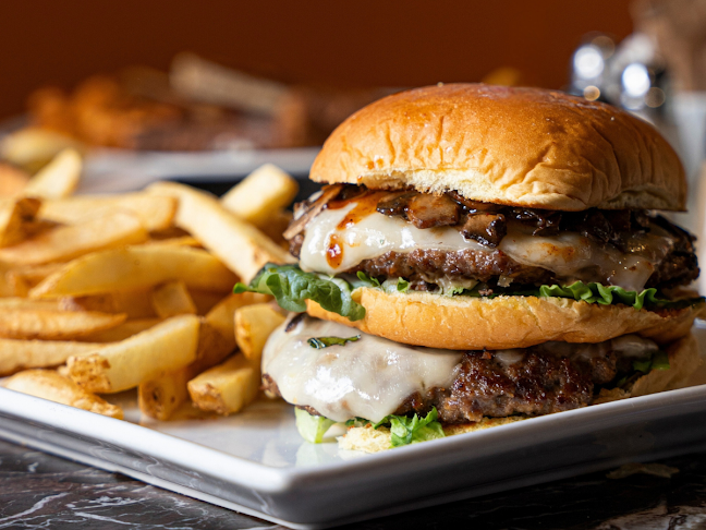 Opinii despre Symposium Cafe Restaurant |Stoney Creek| în Hamilton - Hospitality and gastronomy