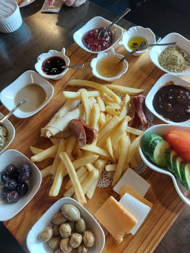 814 Brant St, Burlington, ON L7R 2J5