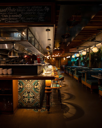 485 King St W, Toronto, ON M5V 1K4