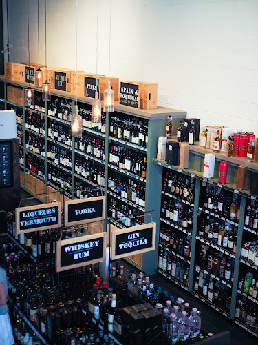 Opinii despre New District Wine Beer Spirits în Vancouver - Hospitality and gastronomy