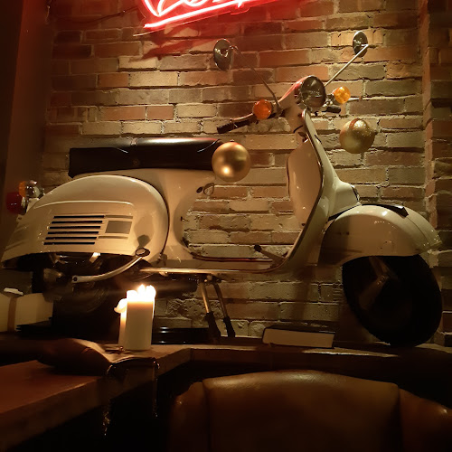 Vespa Wine Bar - Hospitality and gastronomy