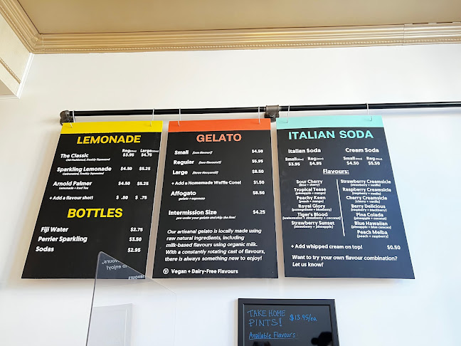 Opinii despre Angela's Gelato & Fine Refreshments în Stratford - Hospitality and gastronomy