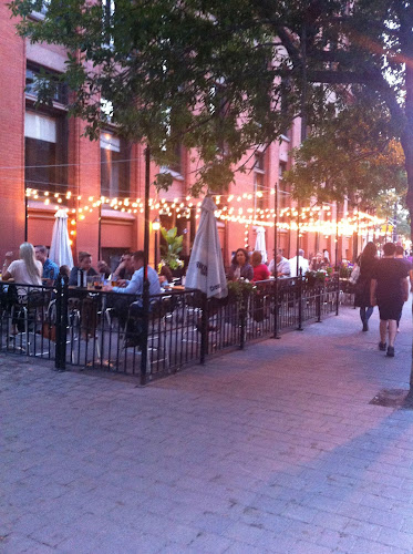 49 Wellington St E, Toronto, ON M5E 1C9