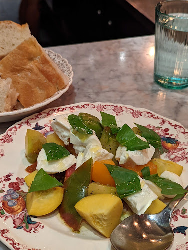 749 Bank St, Ottawa, ON K1S 3V3