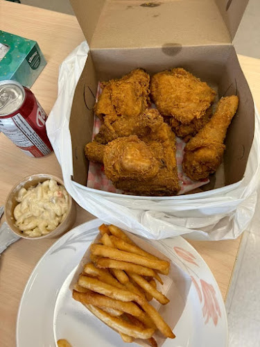 Broast Chicken and Waffles - Hospitality and gastronomy