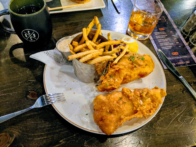 160 Bay St, Ottawa, ON K1R 7X8