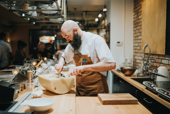 616 17 Ave SW, Calgary, AB T2S 0B4