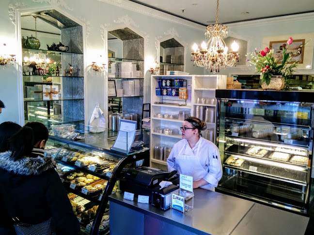 6219 Centre St NW, Calgary, AB T2K 0V2