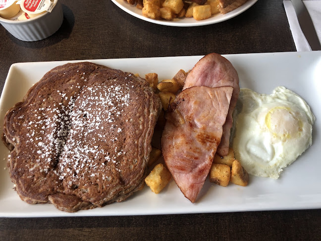 W Breakfast & Lunch - Hospitality and gastronomy