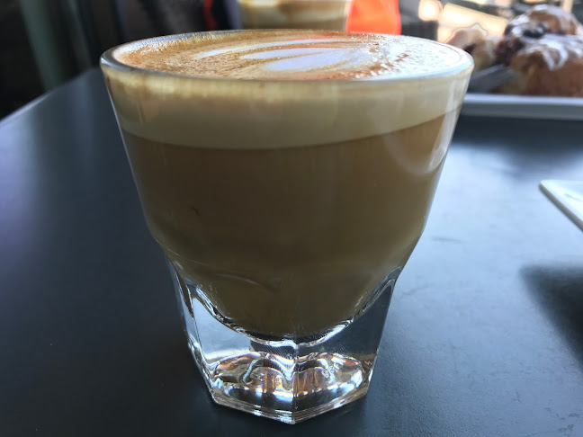 1495 Bellevue Ave, West Vancouver, BC V7T 1C3