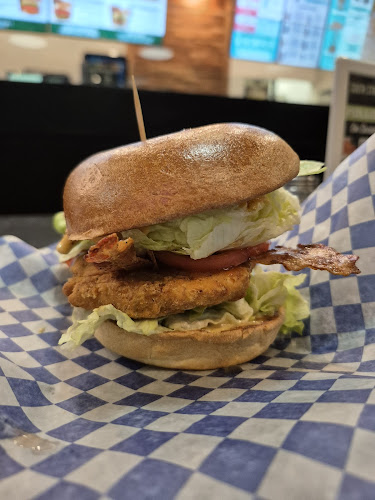 Opinii despre South St. Burger Red Mile în Calgary - Hospitality and gastronomy