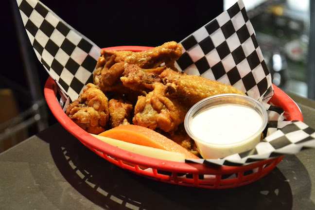 Mona Lisa Pub | Sports Pub in Edmonton | Karaoke Night | Pool League Tournaments - Edmonton