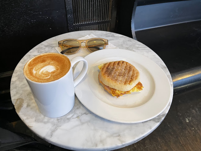 198 W 18th Ave, Vancouver, BC V5Y 2A5