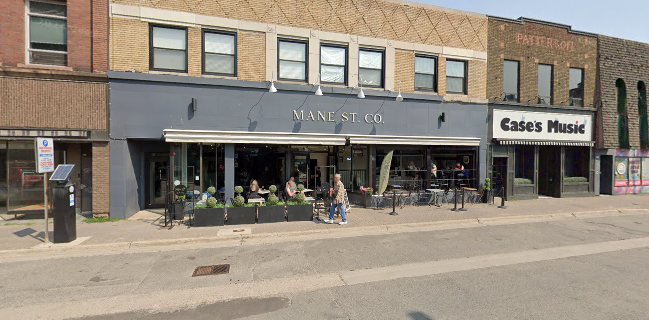 Mane Street Cafe and Lounge