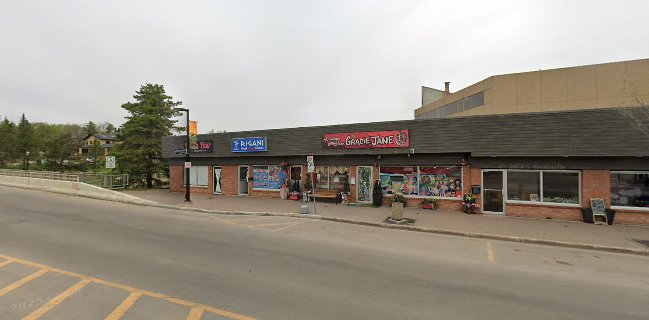 A Boutique Gallery Bar by Gracie Jane