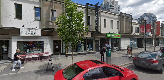 Ollia Macarons & Tea