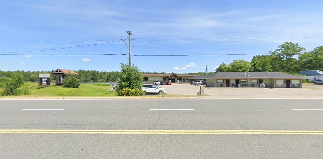 Pier Seventeen Hotel & The Pier Sports Bar