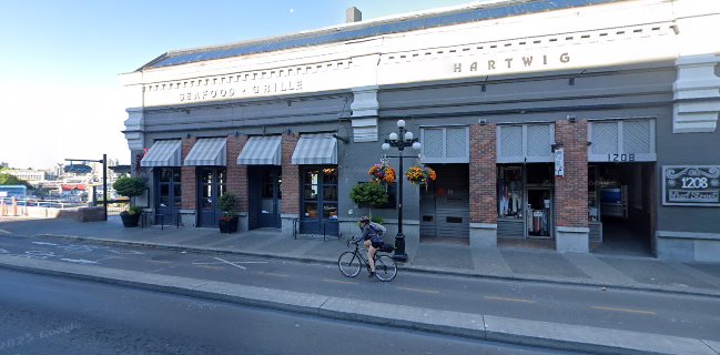 L'Authentique Poutine and Burgers